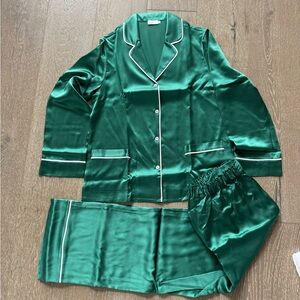 Manito Women’s mulberry silk Emerald Green Pajama Set